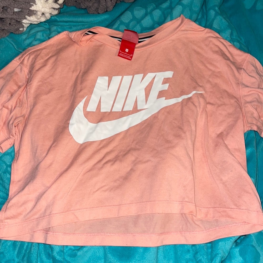 cropped nike coral peach top size S but fits like a M